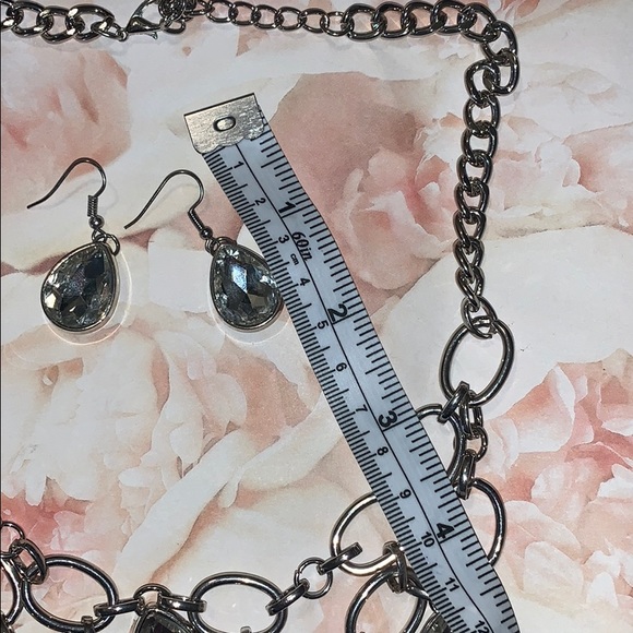 Silver tone necklace and earring set - Picture 2 of 4